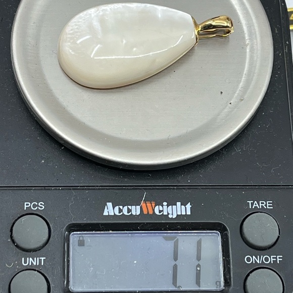 Genuine Vintage 14k Gold Mother-of-Pearl Teardrop Pendant, 7.1g, Stamped 14K - Picture 15 of 17